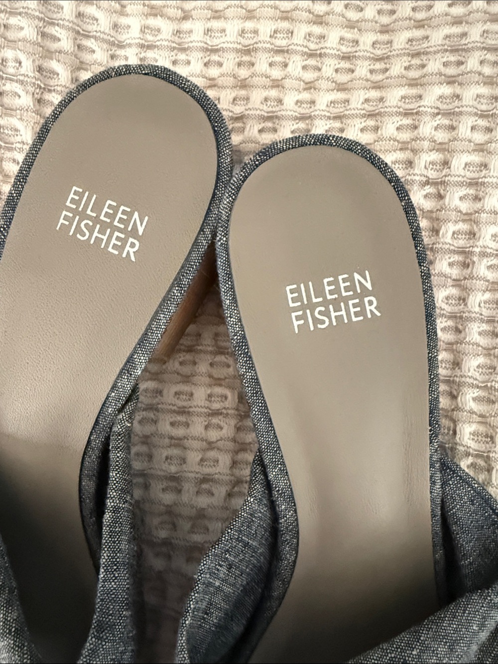 Eileen Fisher Heathered Gray Crisscross Open-Toe Mules in size 7.5 - Picture 2 of 5